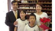 捜真小学校の生徒がお花を届けてくれました。